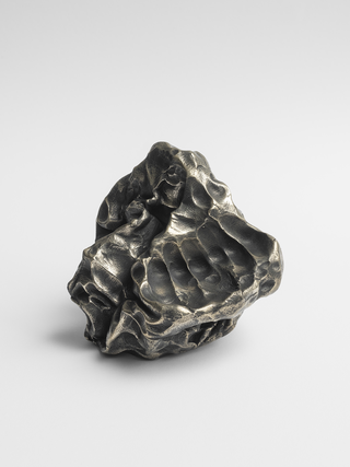 Susanna Baumgartner, Medicare il caso, bronzo bianco, 15x15x14 cm, 2022Photo © Cosimo Filippini